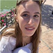 Actualmente estudiante en cooperación internacional, y diplomada en Lenguas Extranjeras (Inglés y Español)